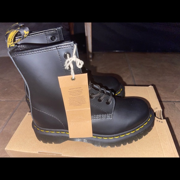 Dr.Marten 1460 Bex 8-eye boot in size 6 - Picture 2 of 3